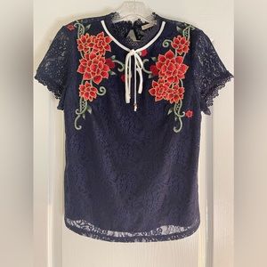 Ellabelle Blue Red Lace Embroidered Floral Short Sleeve Top Womens Size M